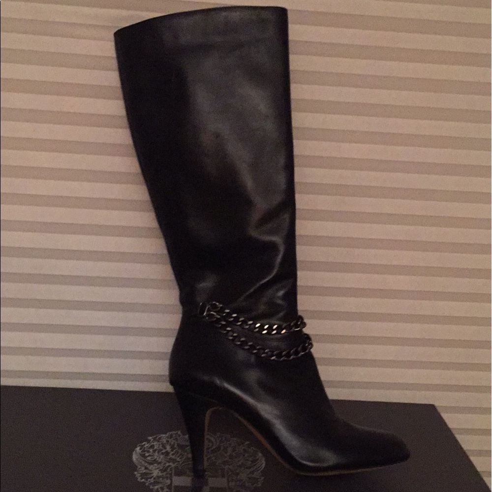 Stunning VC leather boots with funky chains